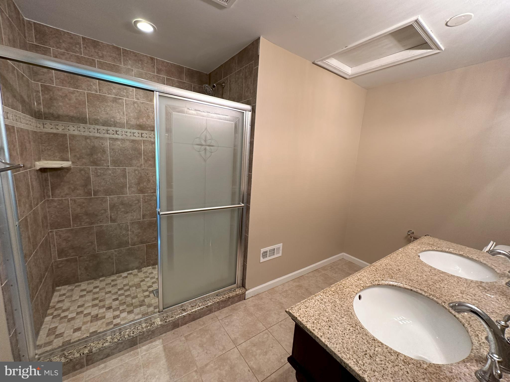 ARROWOOD - Residential Lease