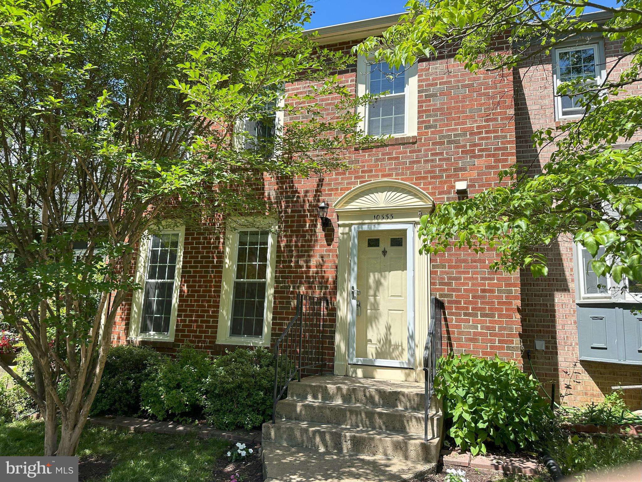 Large 3 bedroom/3.5 Bathroom brick townhouse. All bathrooms have been updated/renovated. Full bathroom in basement. Walkout basement with fully fenced patio. Large primary bedroom with sitting area and ample storage and closet space. Primary bathroom double sinks. Updated kitchen with brand new cabinets and counters. Two assigned parking spaces. Close to 66 and commuter routes. Dogs allowed on a case by case basis, size and breed restrictions apply. Pet deposit and pet rent applies. Available June 1st.