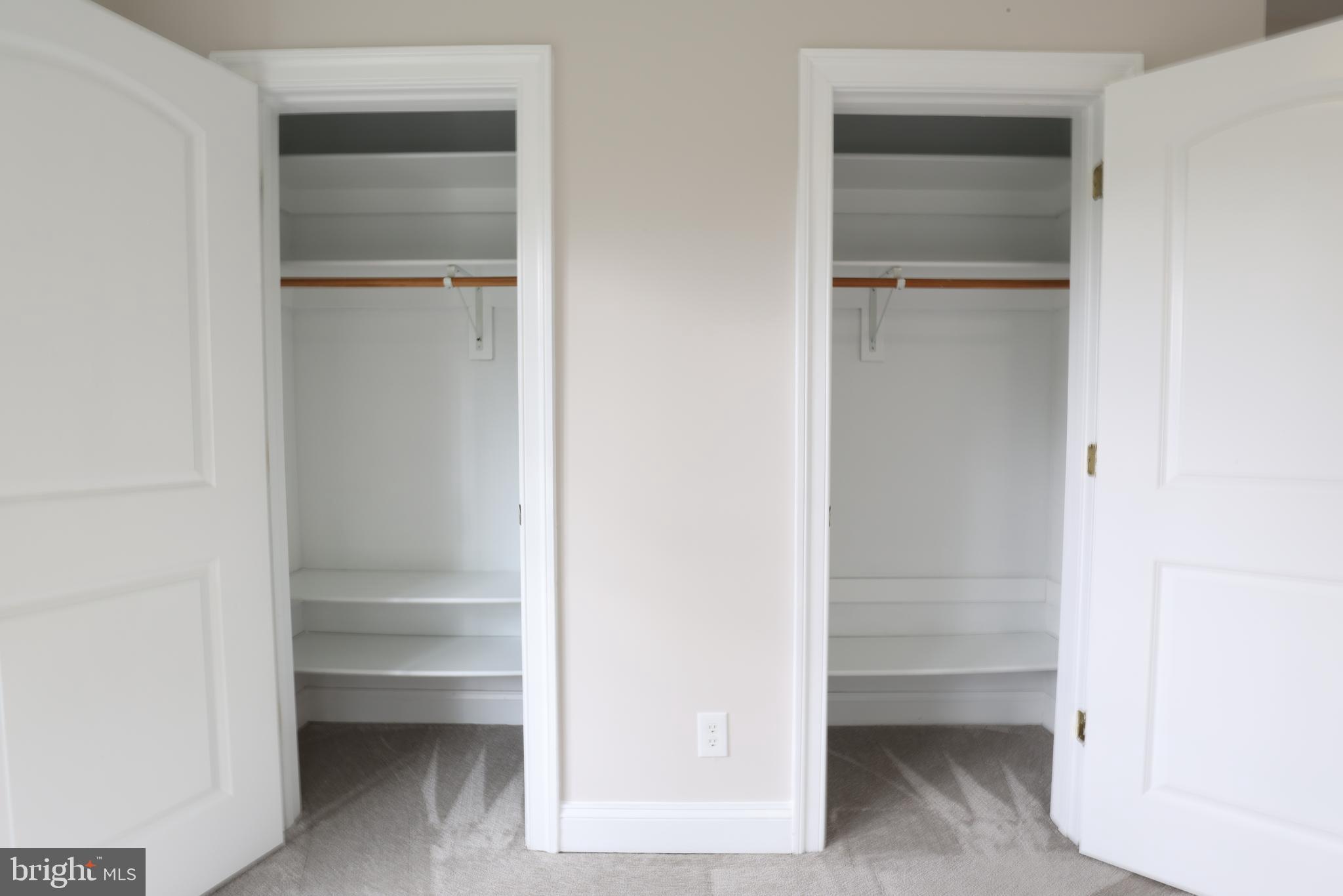 THE OAKS AT MCLEAN - Residential Lease