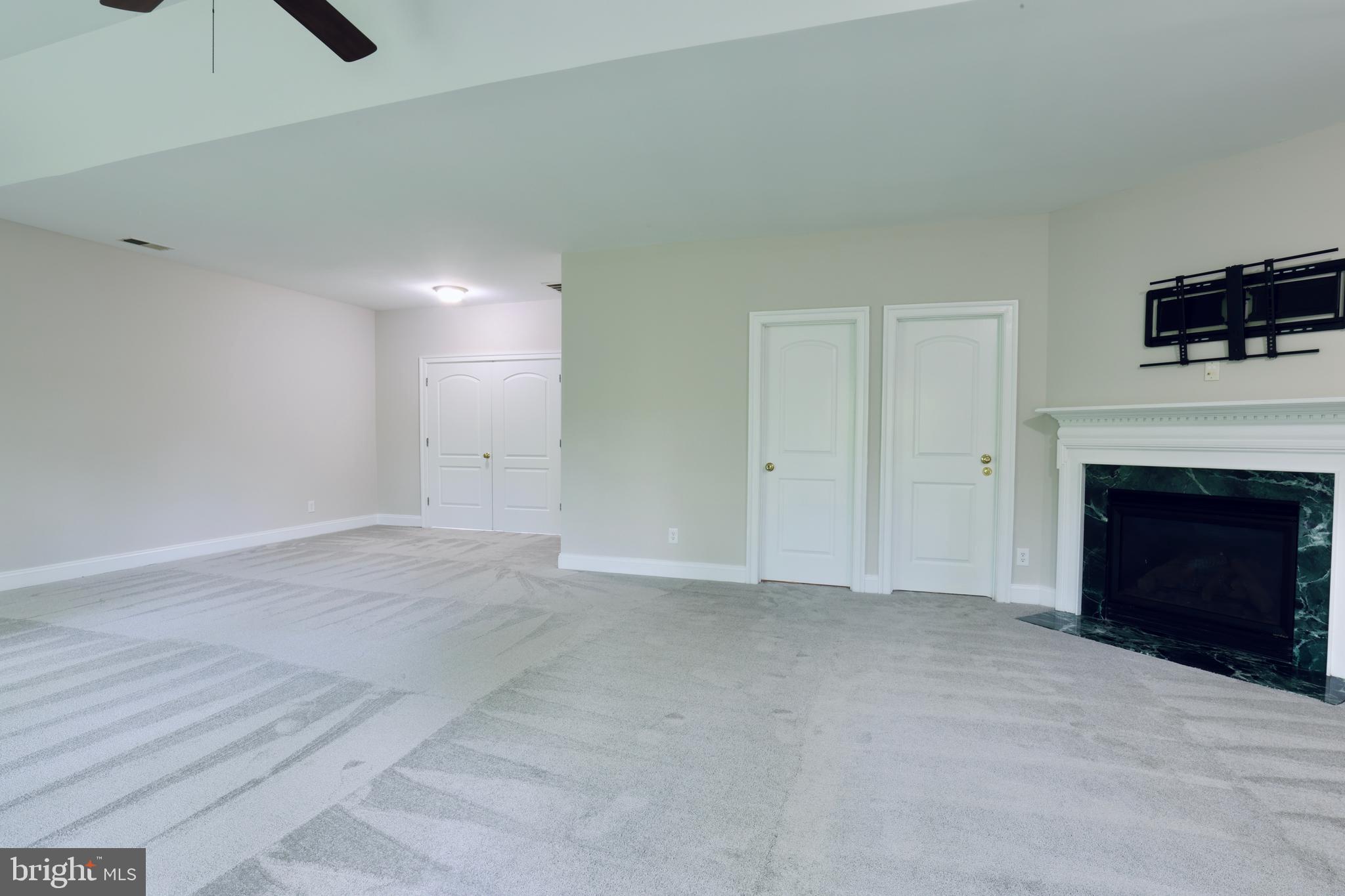 THE OAKS AT MCLEAN - Residential Lease