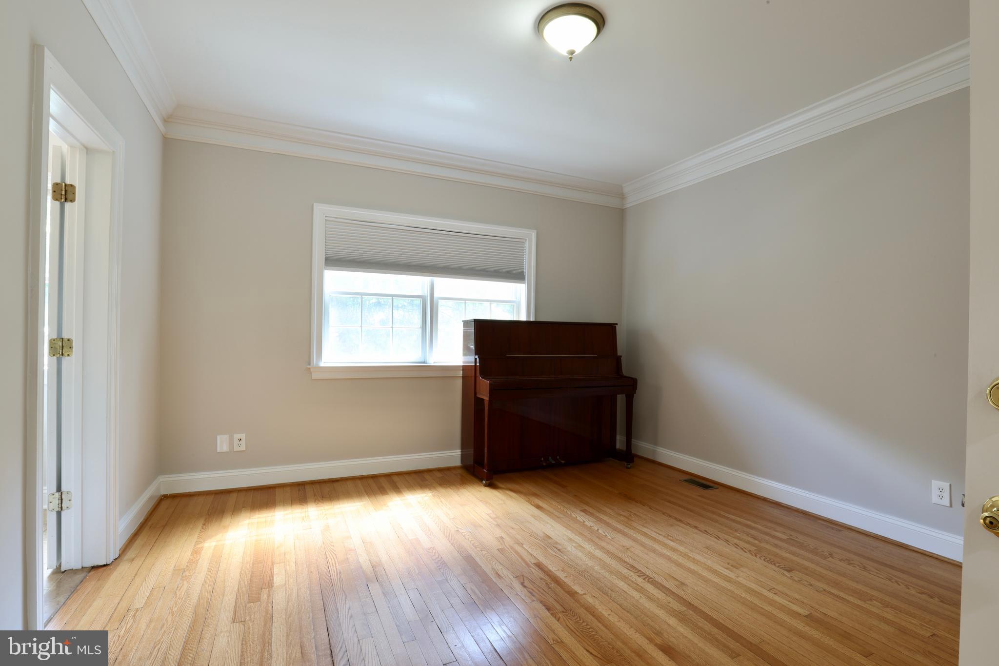 THE OAKS AT MCLEAN - Residential Lease