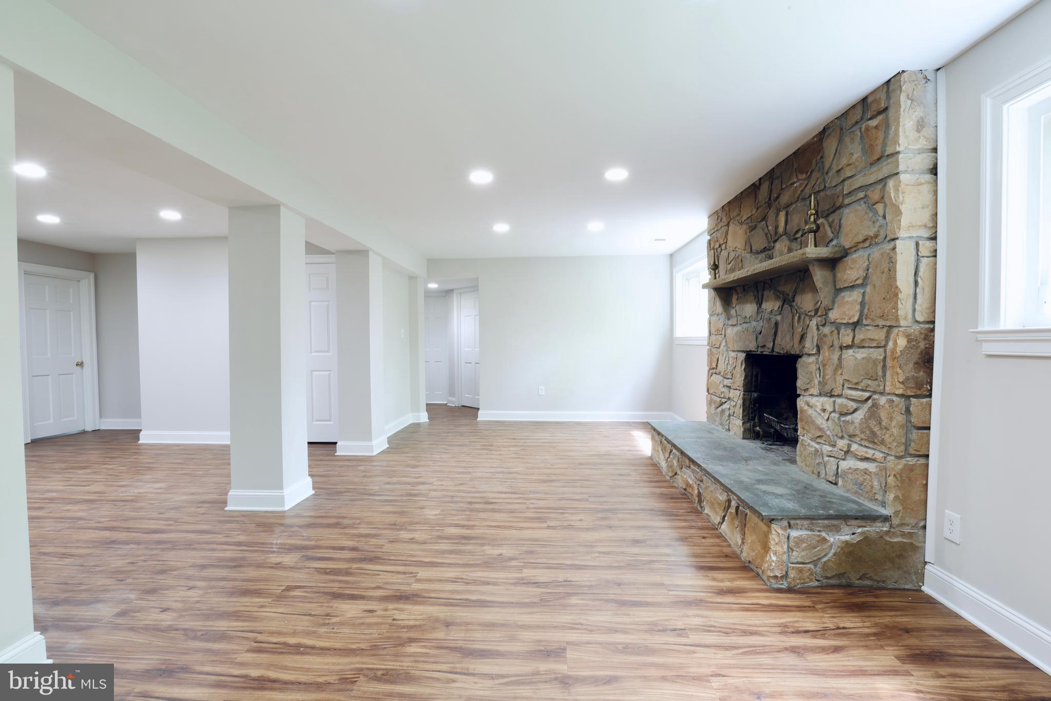 THE OAKS AT MCLEAN - Residential Lease