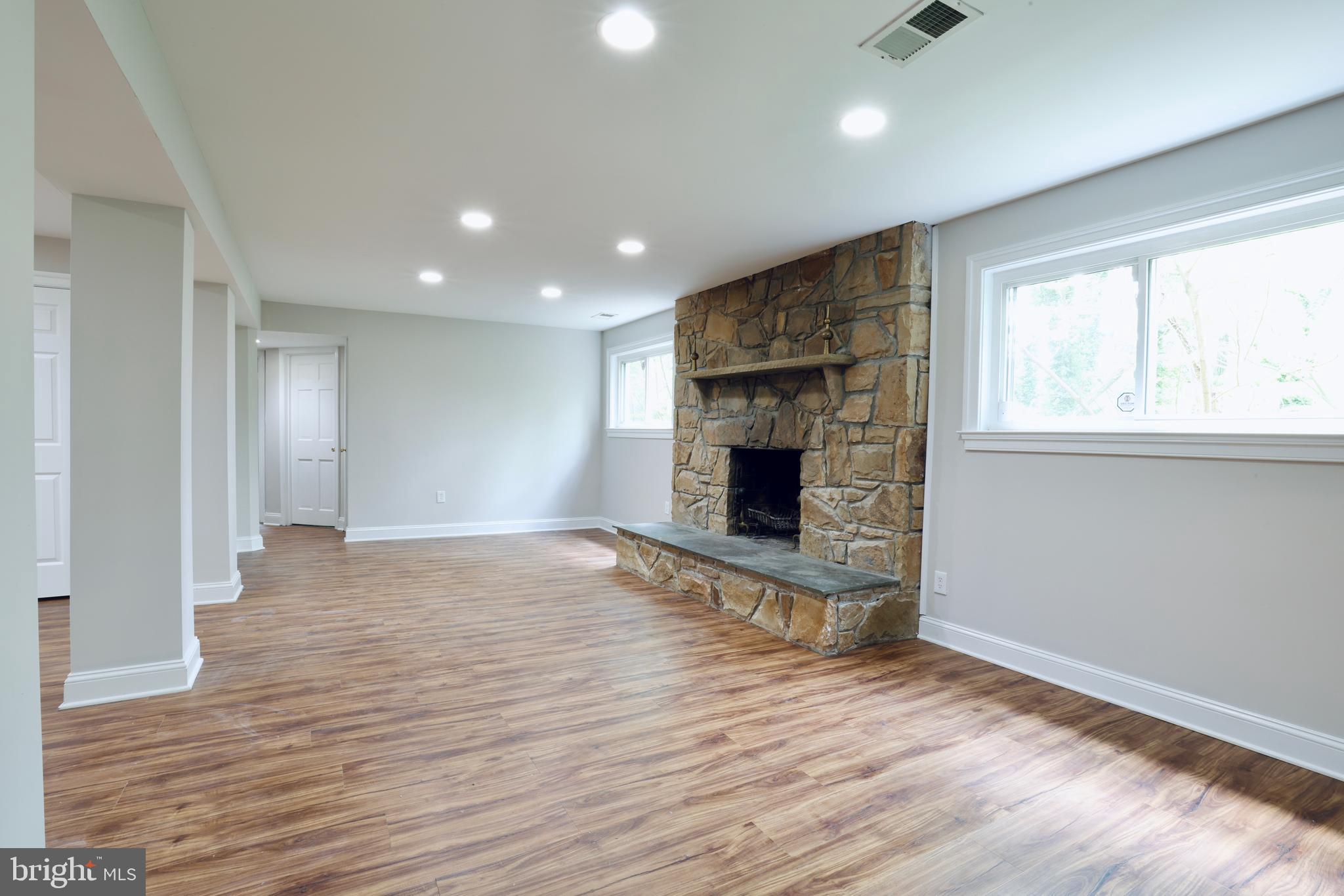 THE OAKS AT MCLEAN - Residential Lease