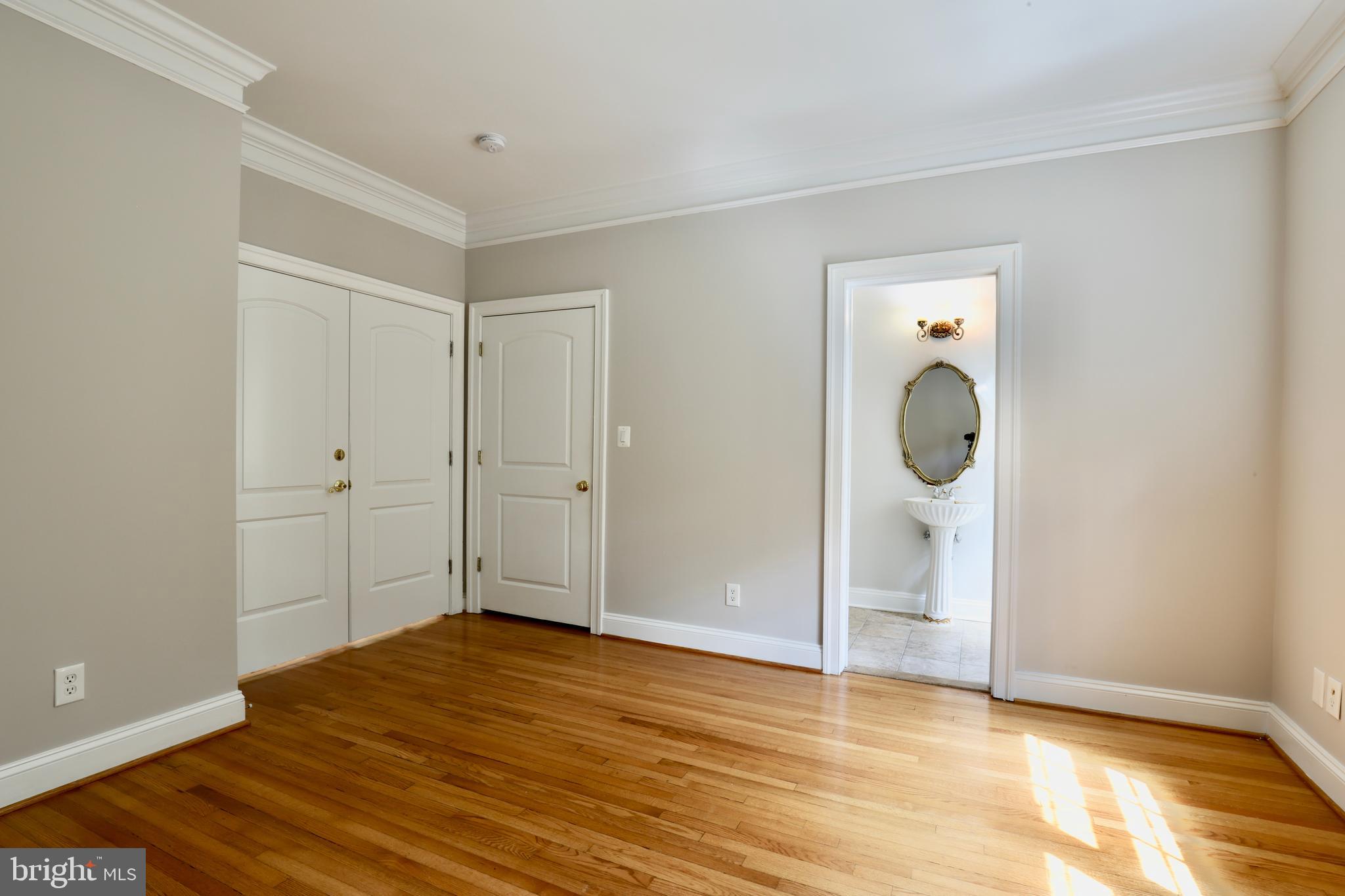 THE OAKS AT MCLEAN - Residential Lease