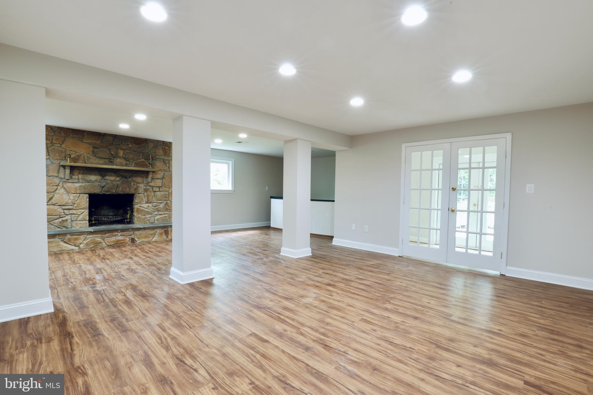 THE OAKS AT MCLEAN - Residential Lease