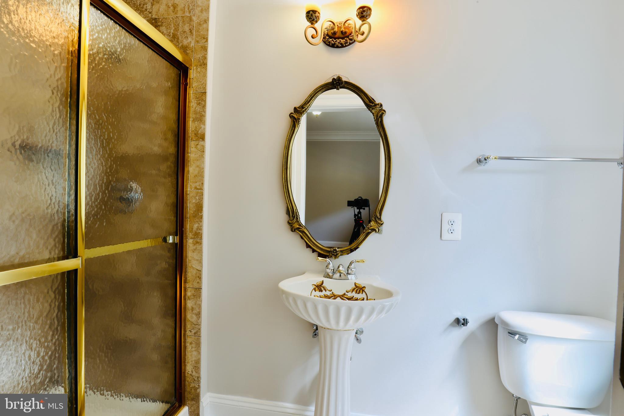 THE OAKS AT MCLEAN - Residential Lease