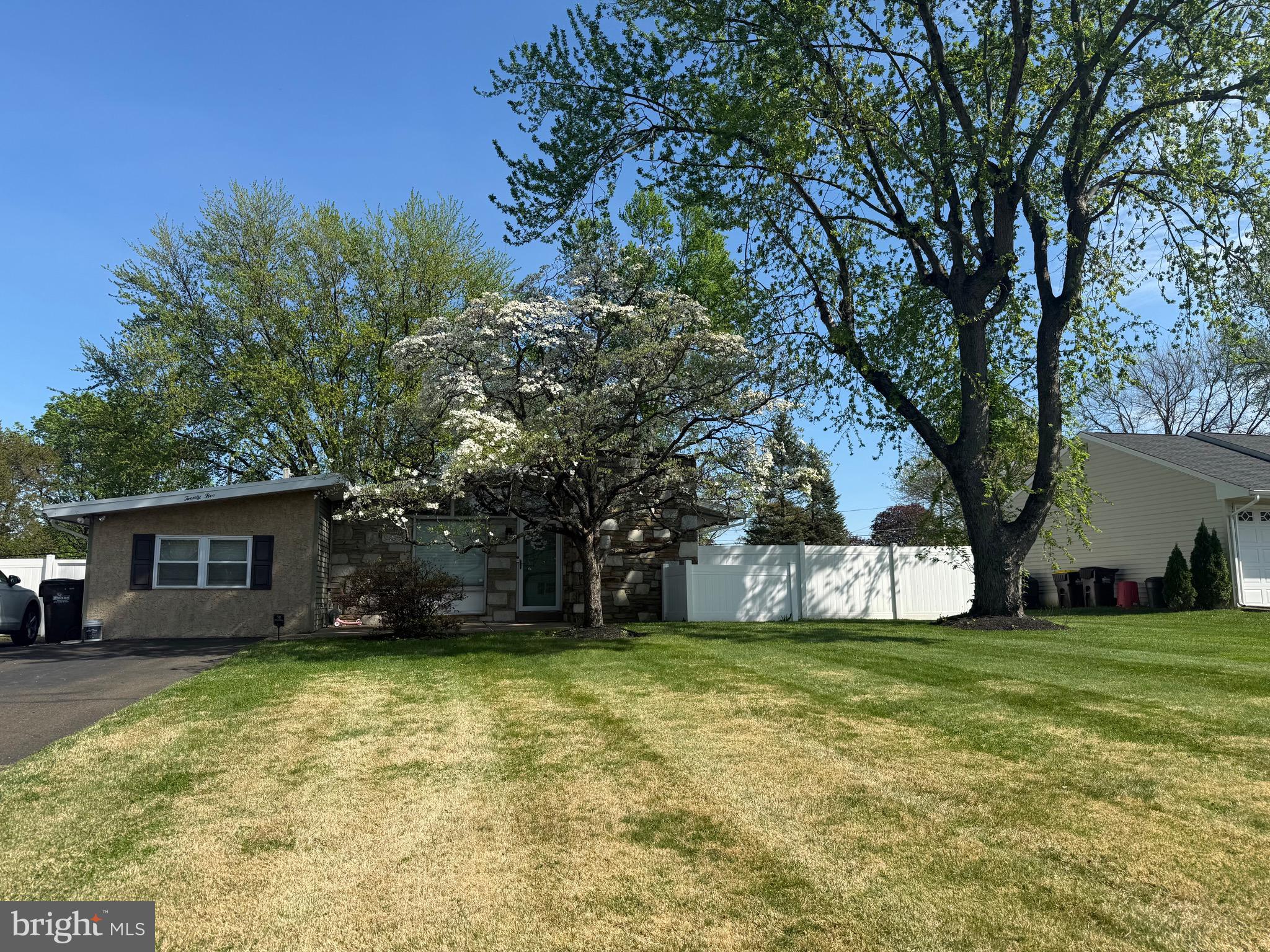 MEETINGHOUSE VIL - Residential