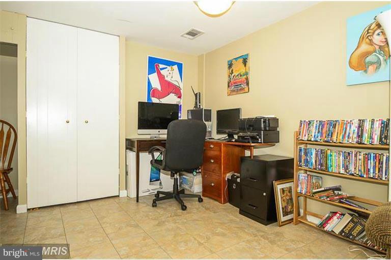 VIENNA WOODS - Residential Lease