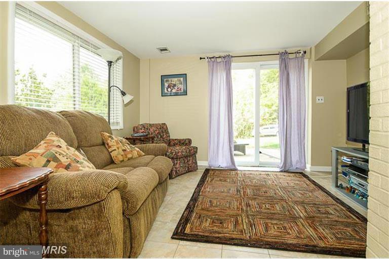 VIENNA WOODS - Residential Lease