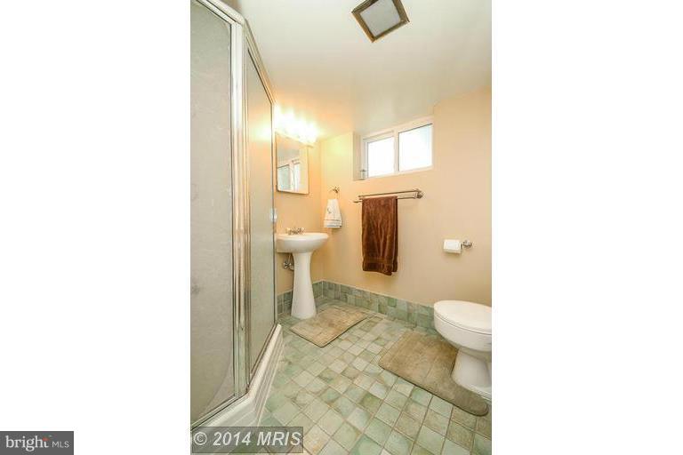 VIENNA WOODS - Residential Lease