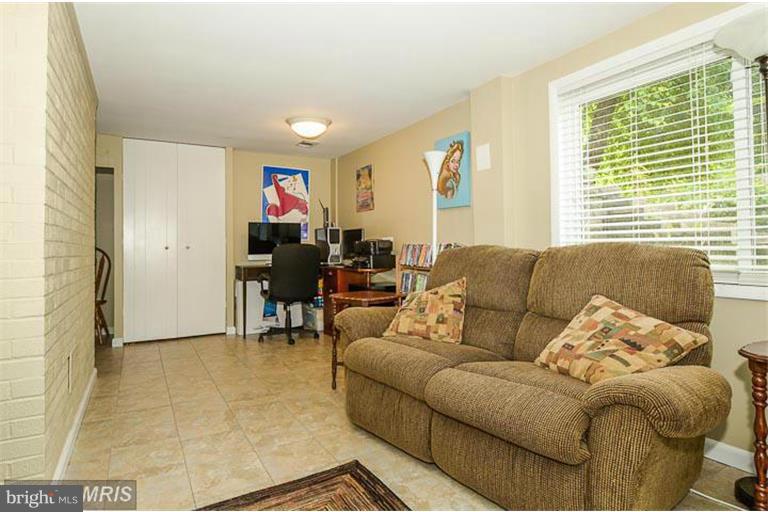 VIENNA WOODS - Residential Lease