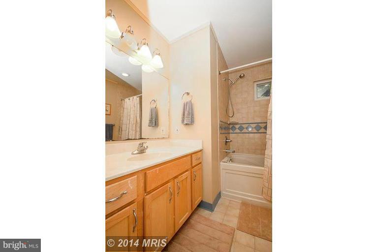 VIENNA WOODS - Residential Lease