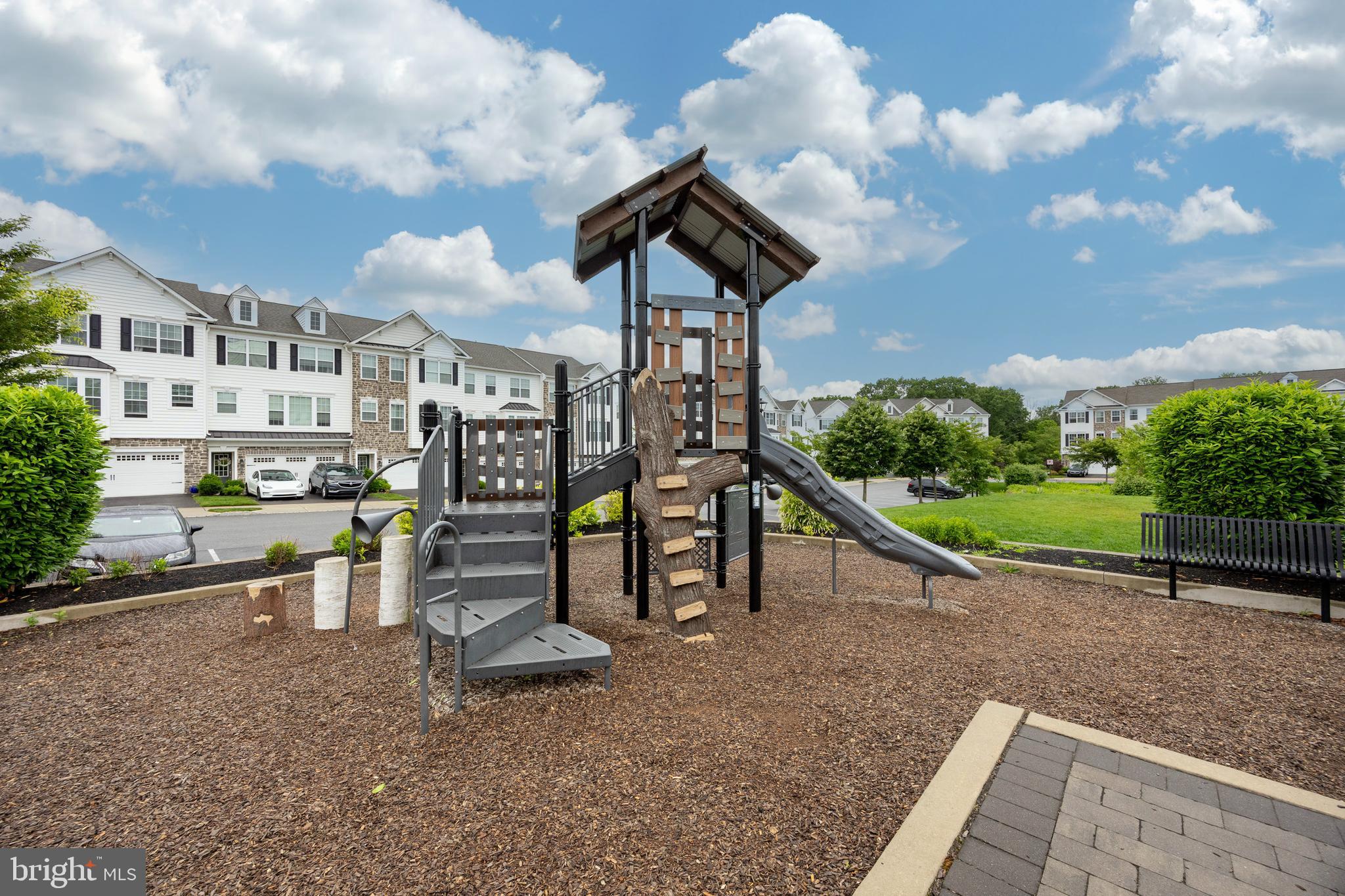 COURTS AT BRYNWOOD - Residential Lease