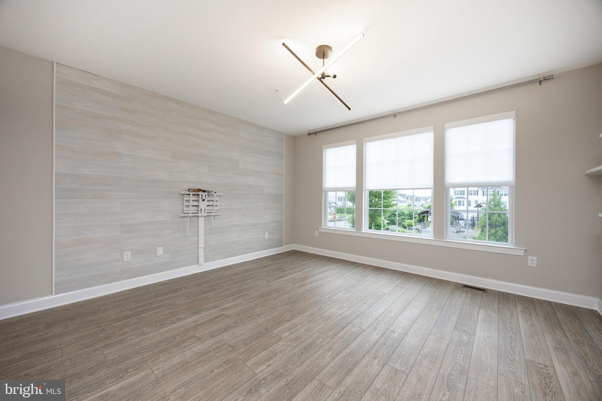 COURTS AT BRYNWOOD - Residential Lease