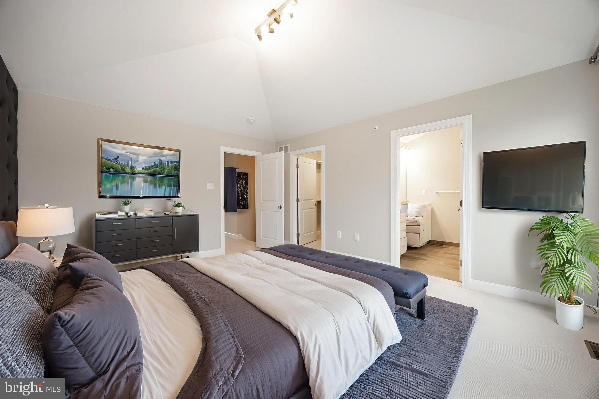 COURTS AT BRYNWOOD - Residential Lease