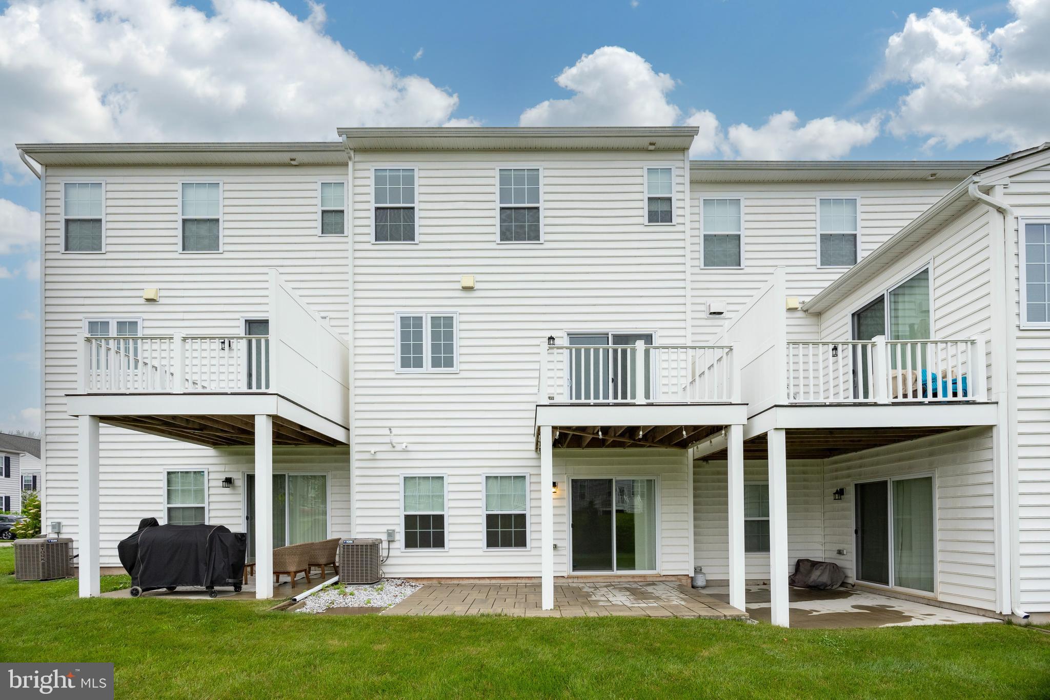 COURTS AT BRYNWOOD - Residential Lease