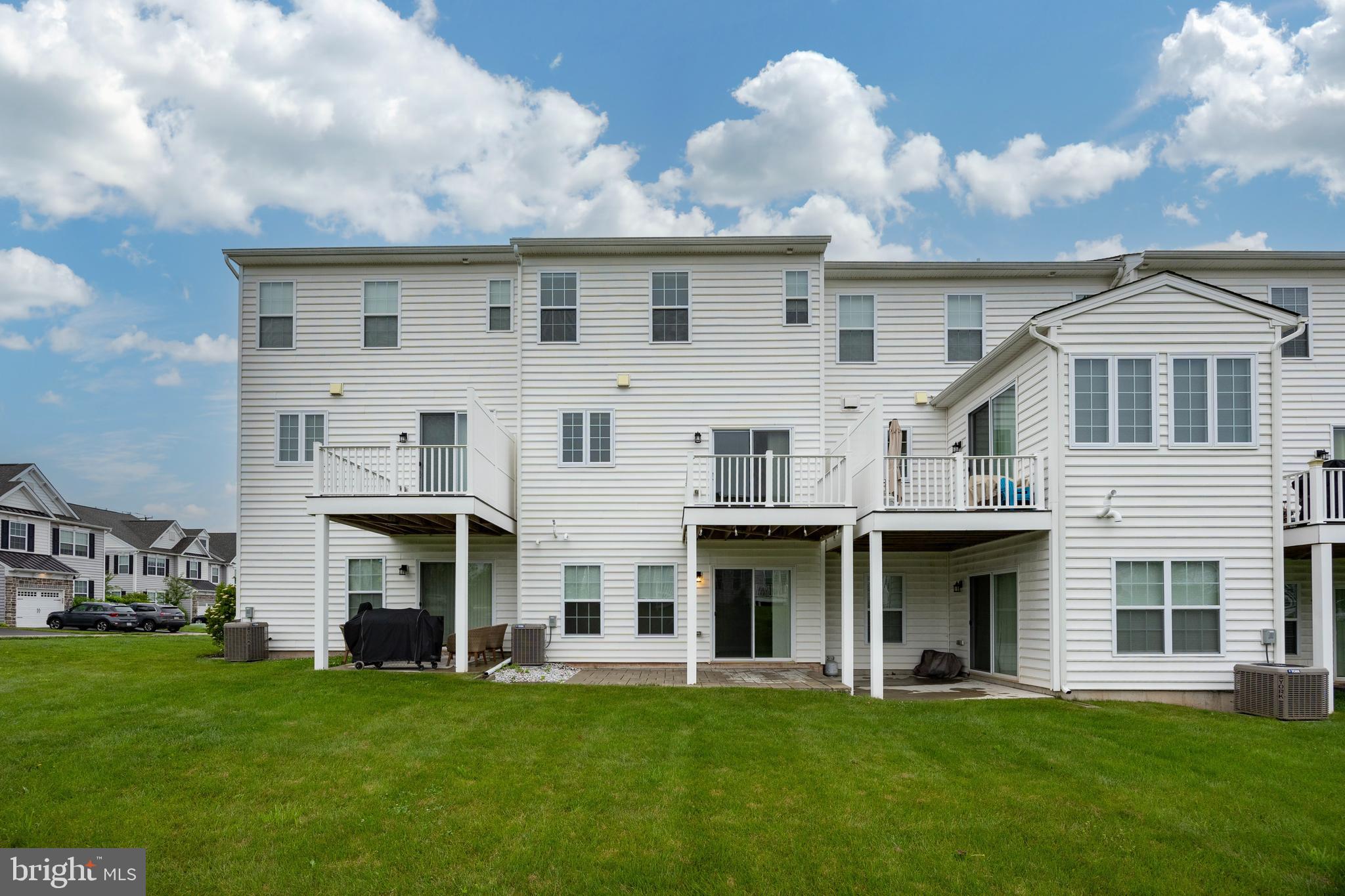 COURTS AT BRYNWOOD - Residential Lease