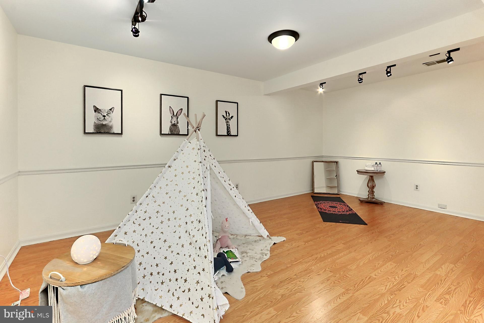 FAIRFAX STATION - Residential