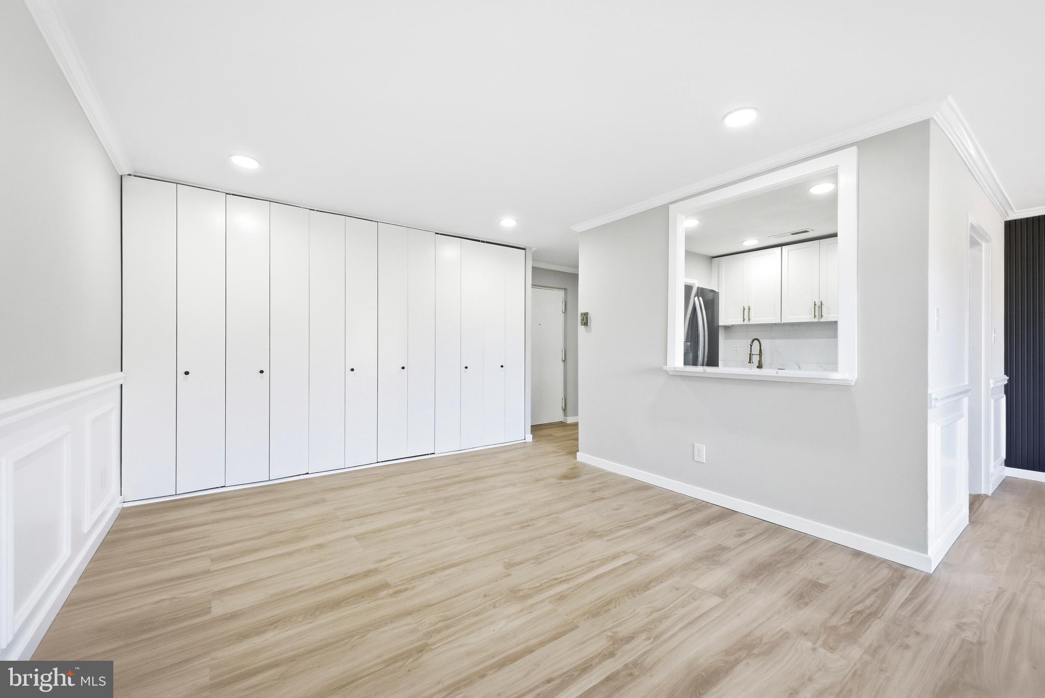 WOODLAKE TOWERS - Residential