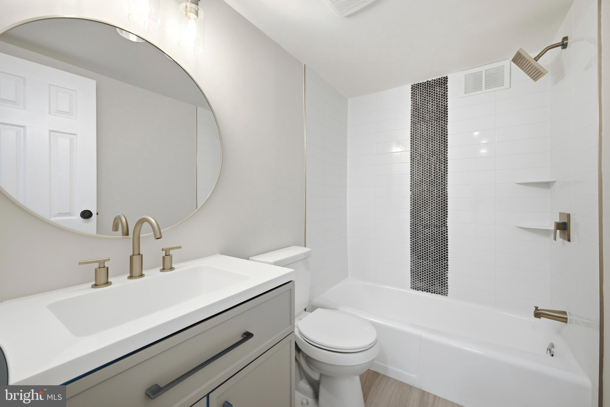 WOODLAKE TOWERS - Residential