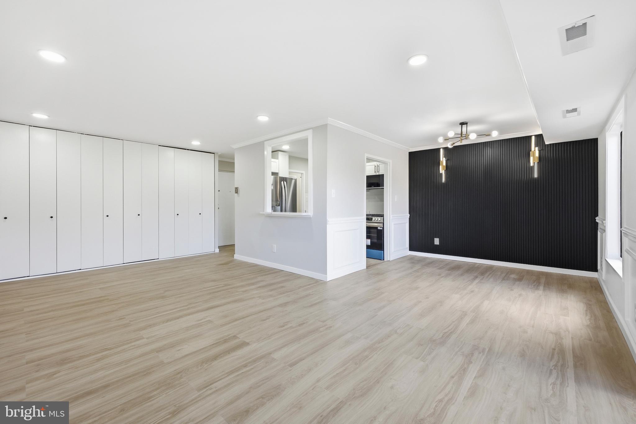 WOODLAKE TOWERS - Residential