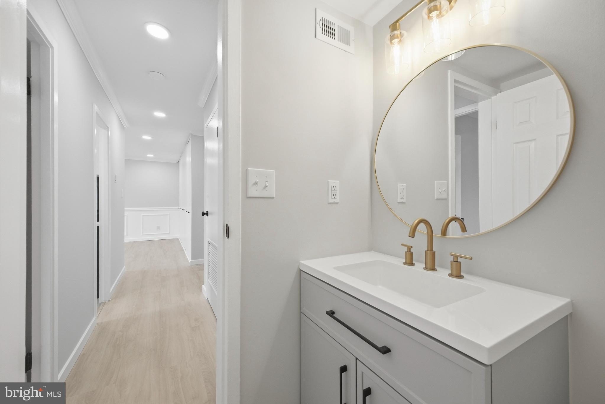 WOODLAKE TOWERS - Residential