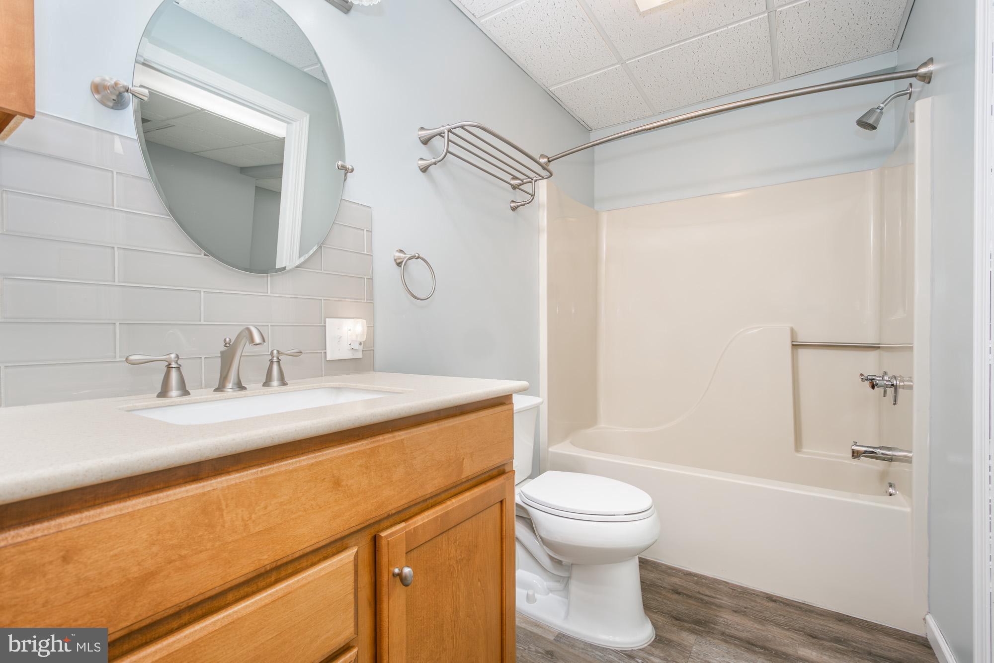 LAUREL BROOK - Residential