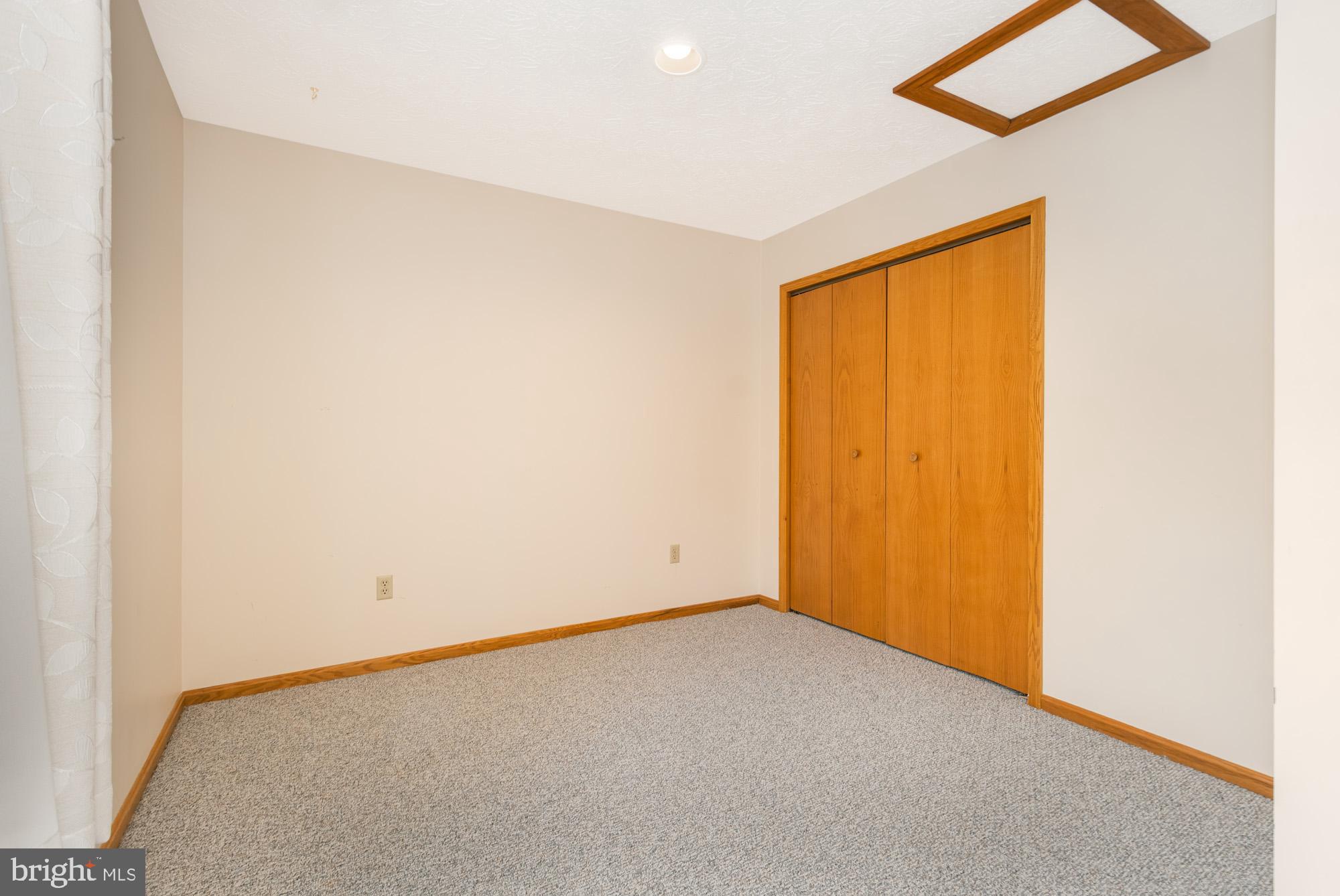 LAUREL BROOK - Residential