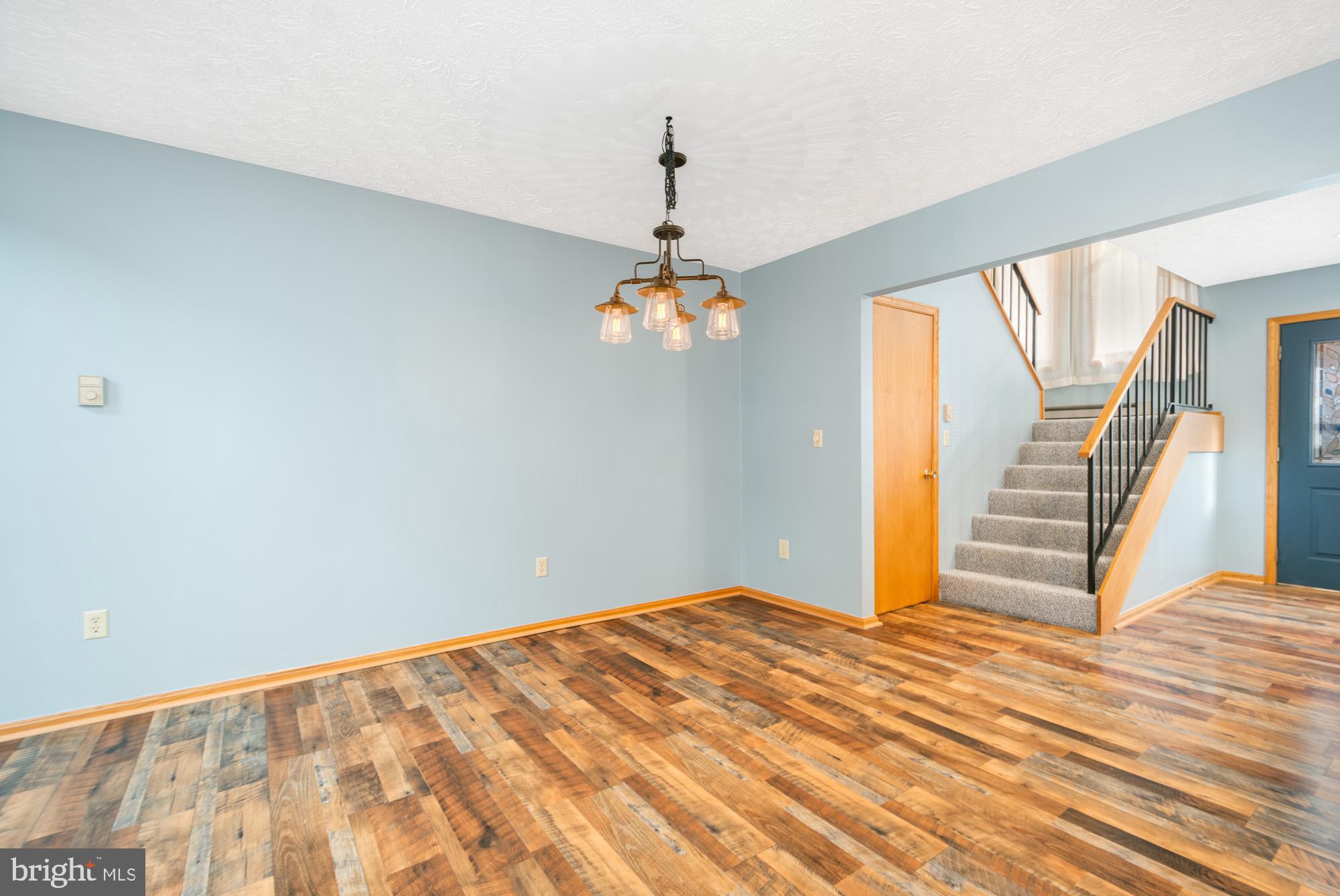 LAUREL BROOK - Residential