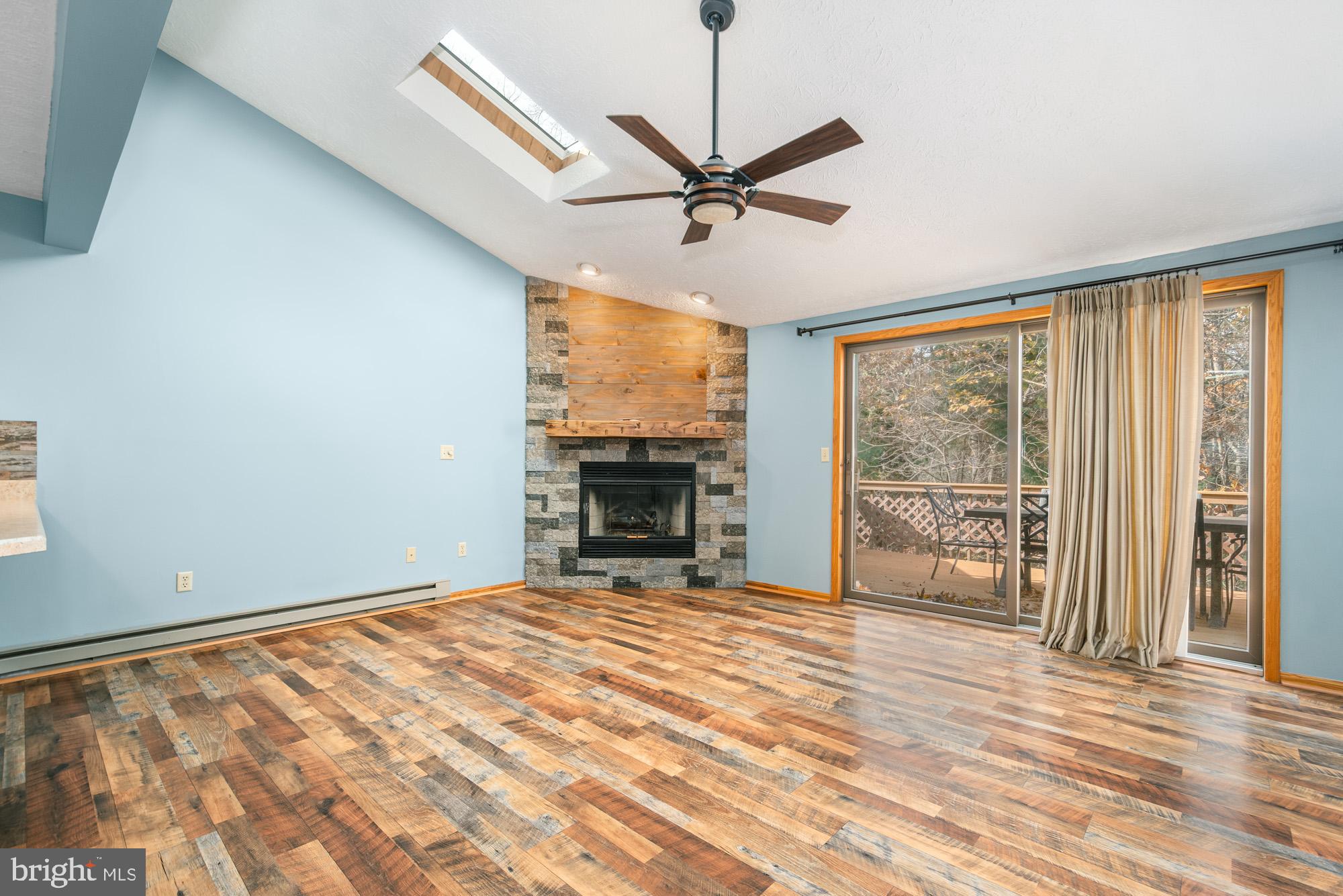 LAUREL BROOK - Residential