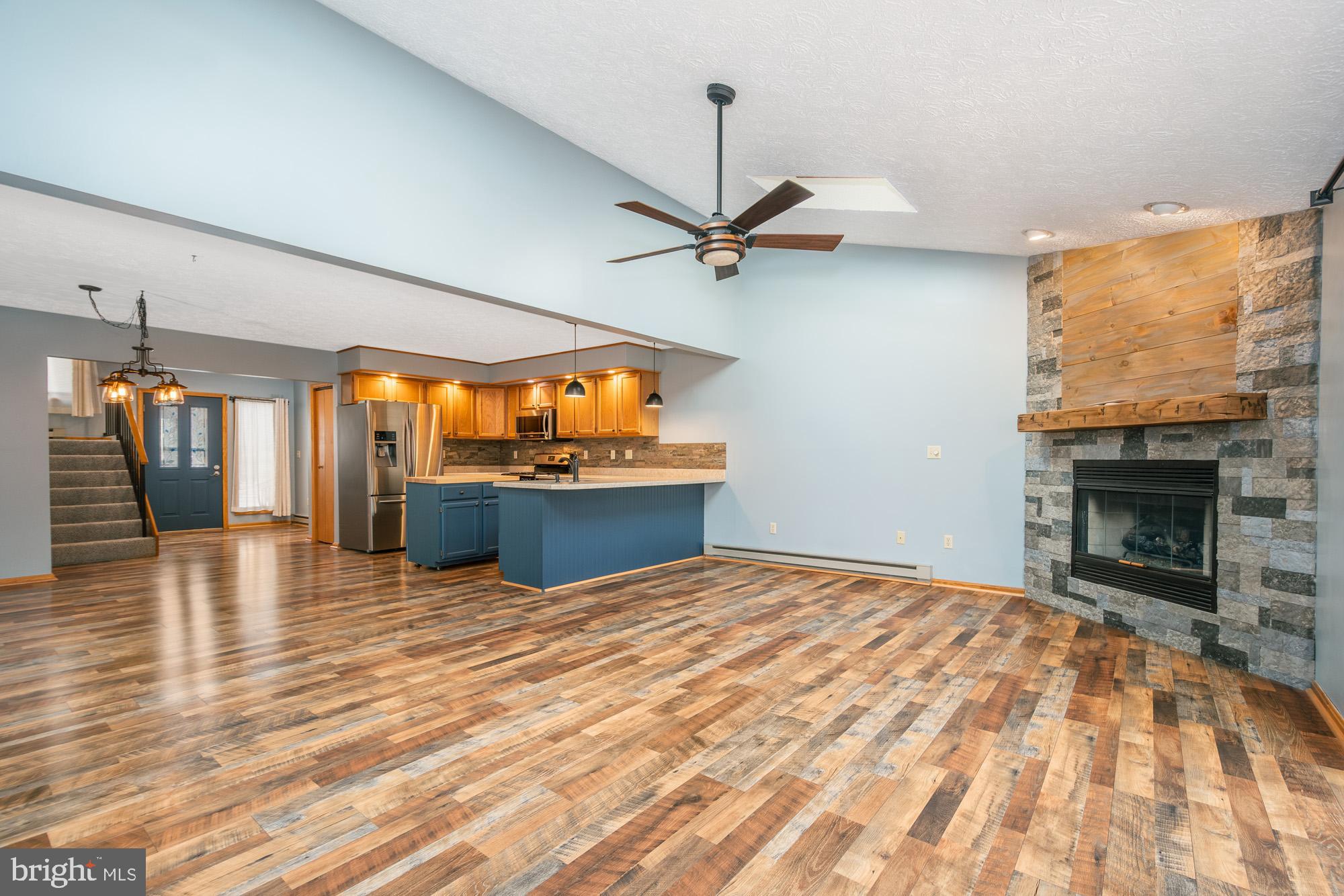 LAUREL BROOK - Residential