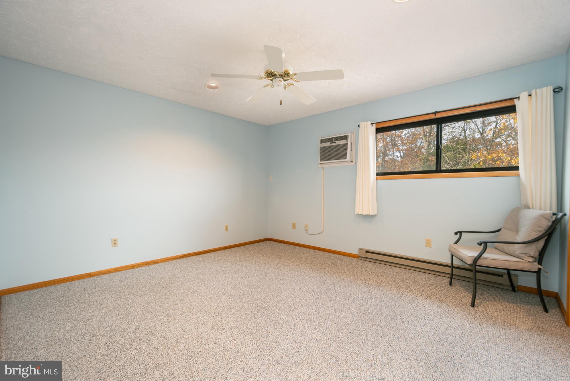 LAUREL BROOK - Residential