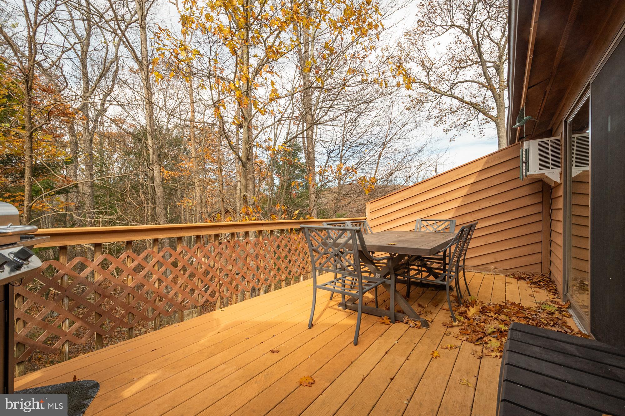 LAUREL BROOK - Residential