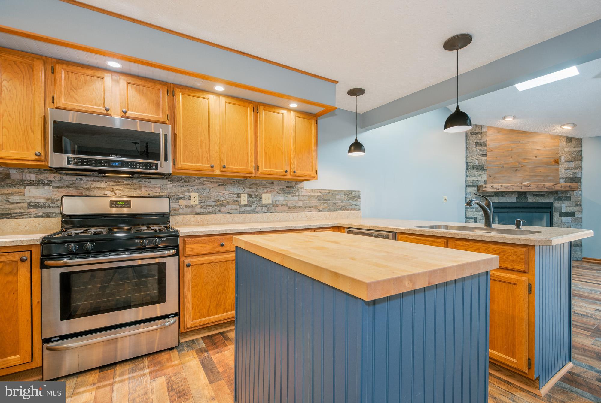 LAUREL BROOK - Residential