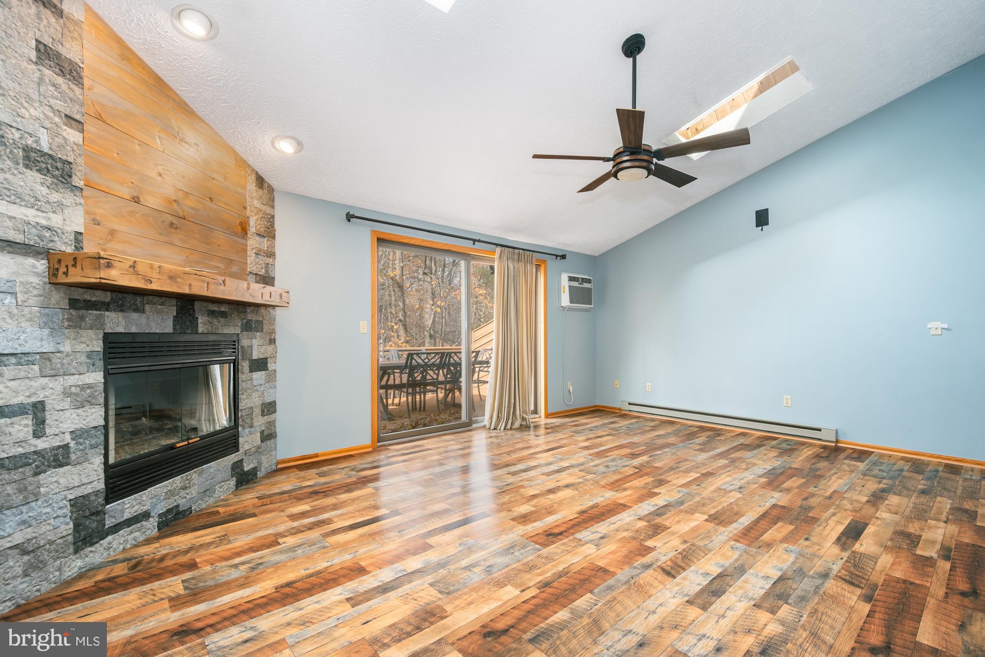 LAUREL BROOK - Residential