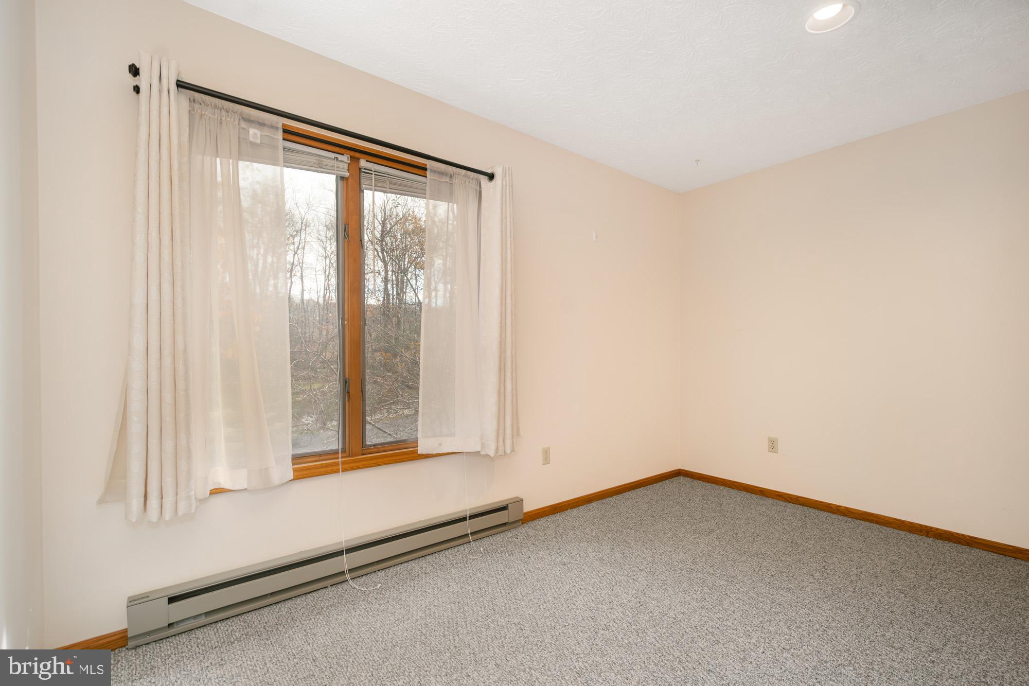 LAUREL BROOK - Residential