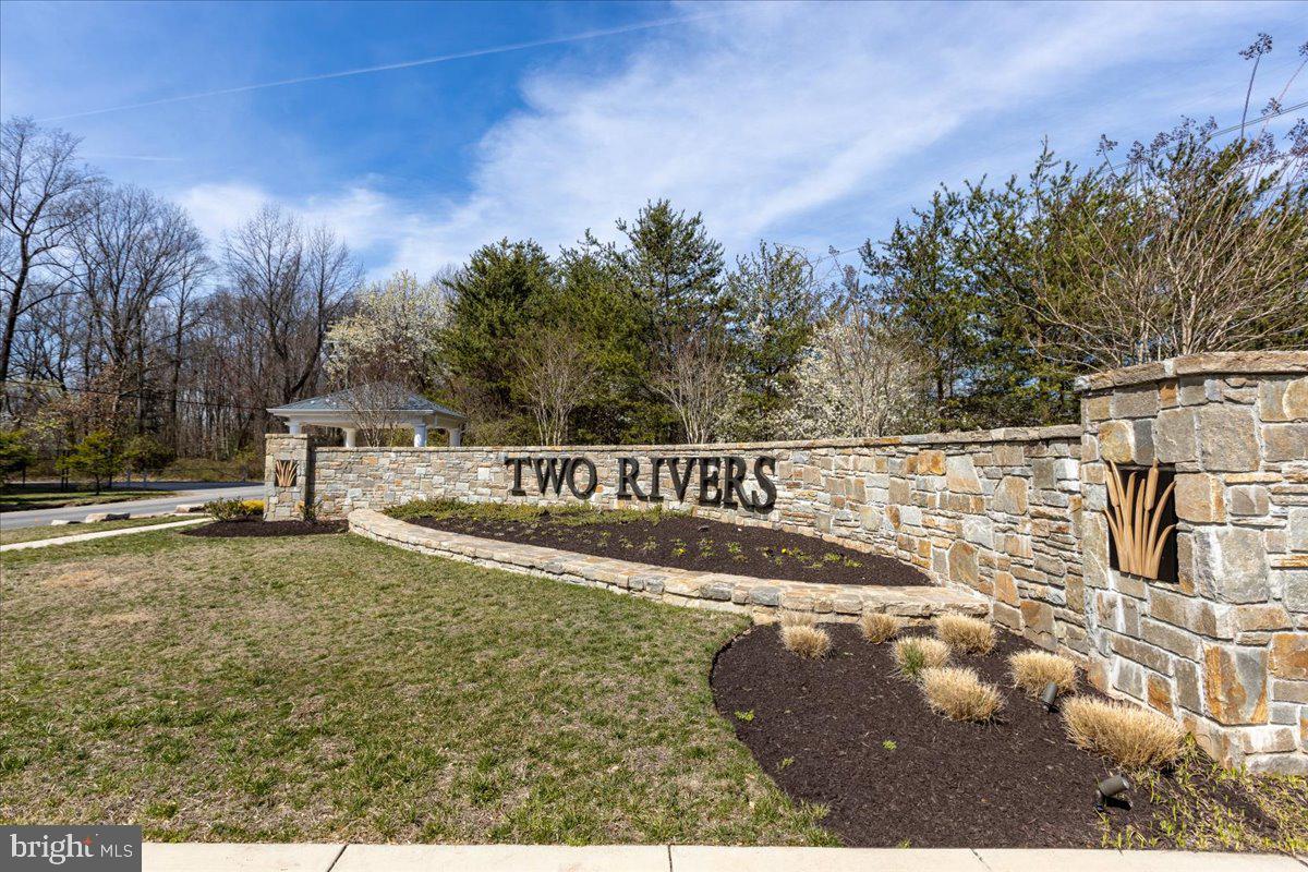 TWO RIVERS - Residential