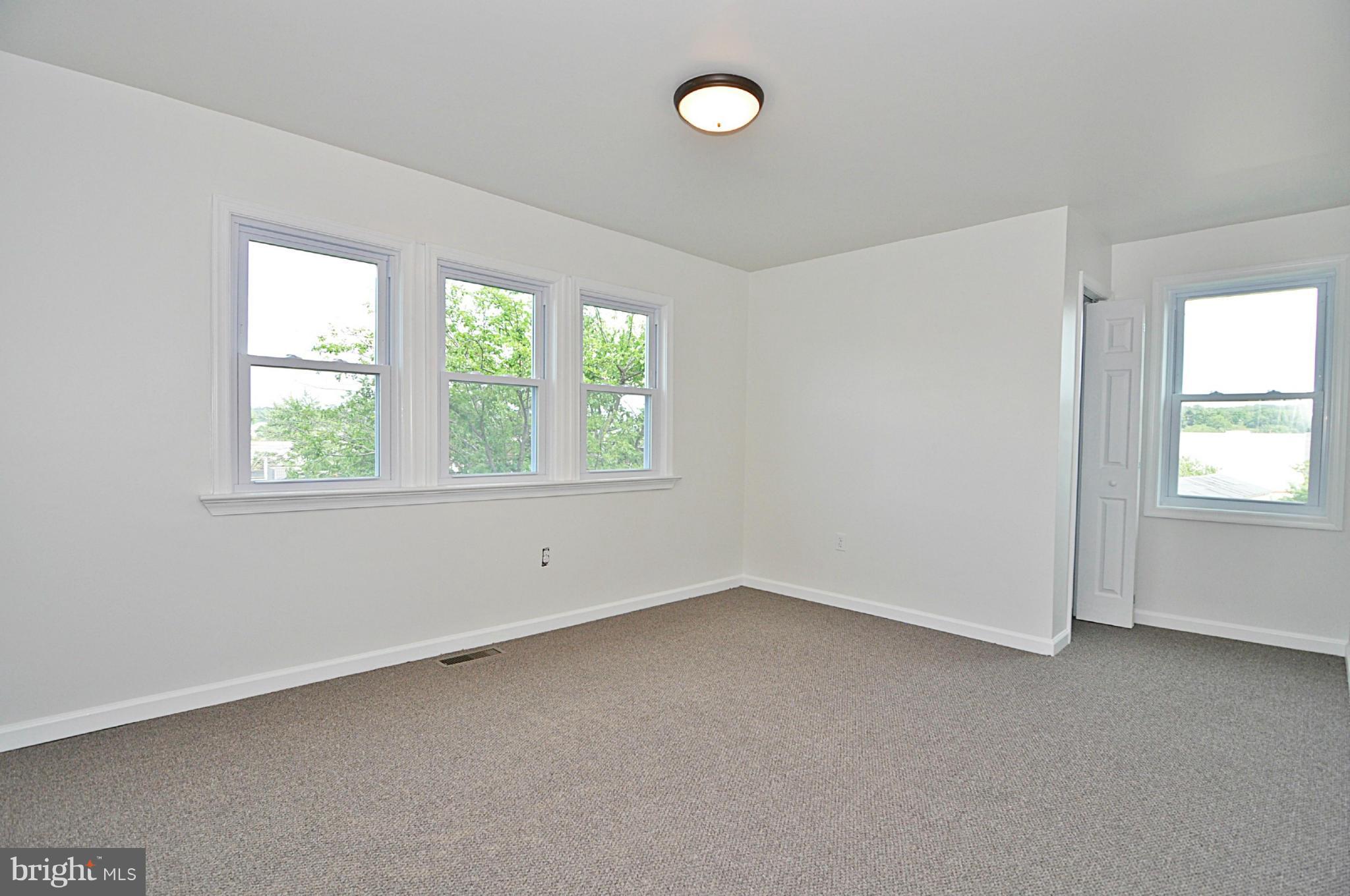 SHIRLINGTON - Commercial Sale