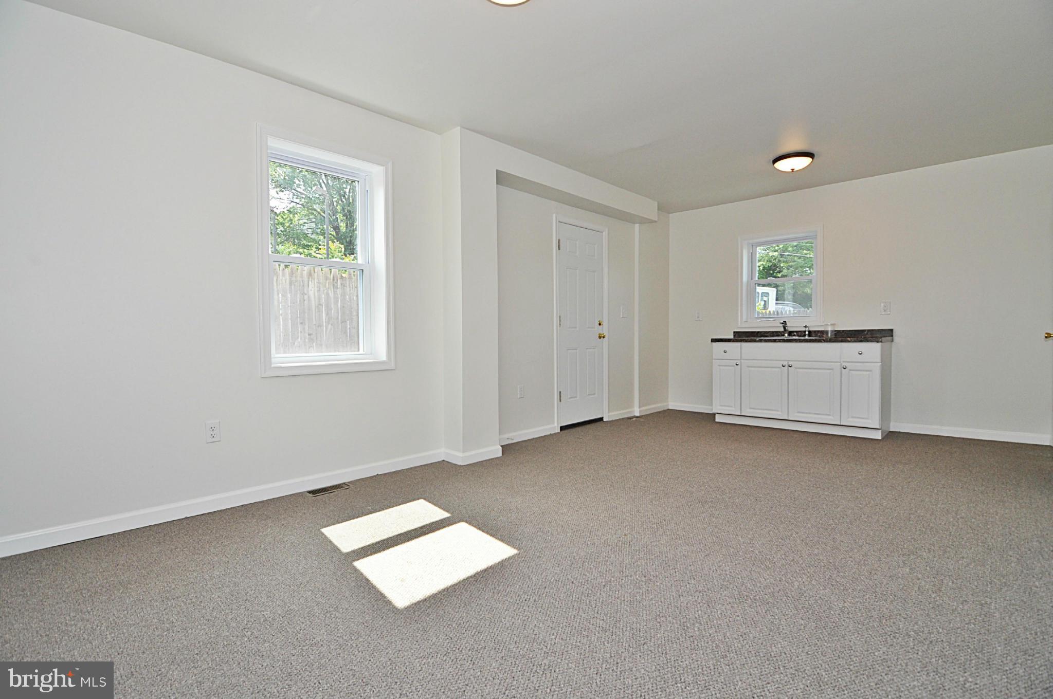 SHIRLINGTON - Commercial Sale