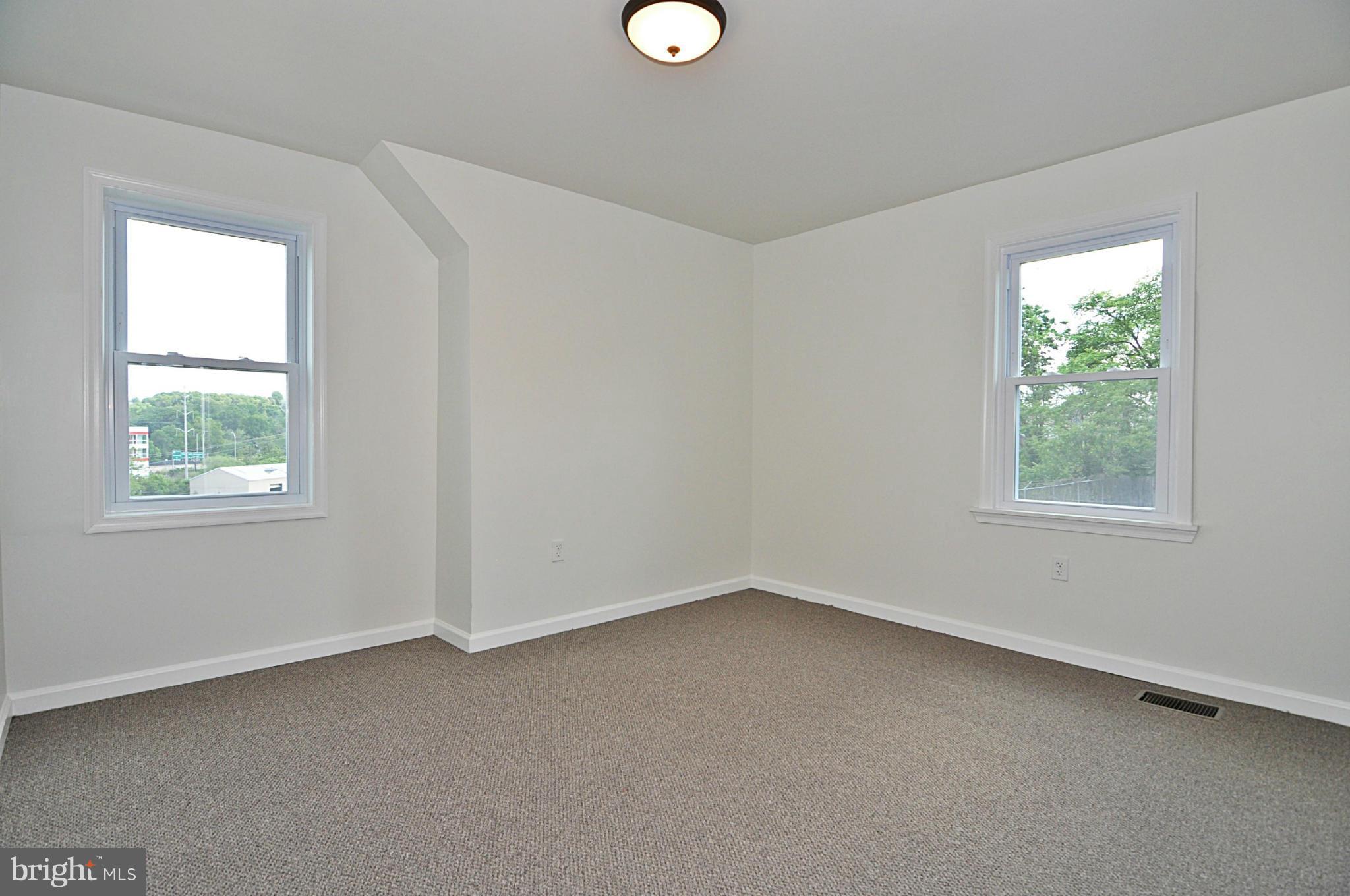 SHIRLINGTON - Commercial Sale