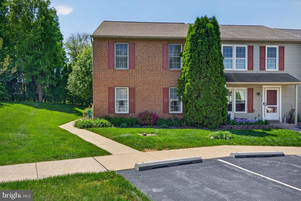 Photo of 40 Battens Circle, LEOLA, PA 17540 (MLS # PALA2087574)