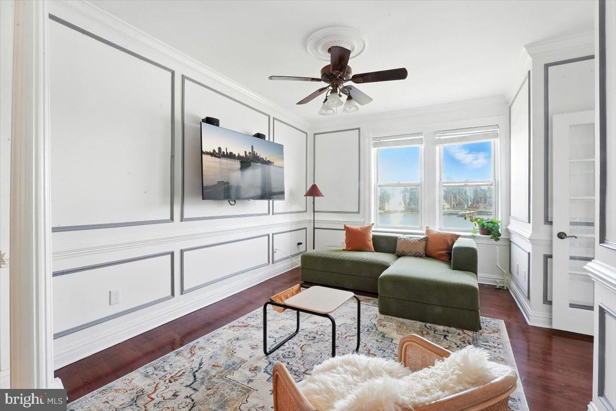 851 JOHN F. KENNEDY BOULEVARD E E1
