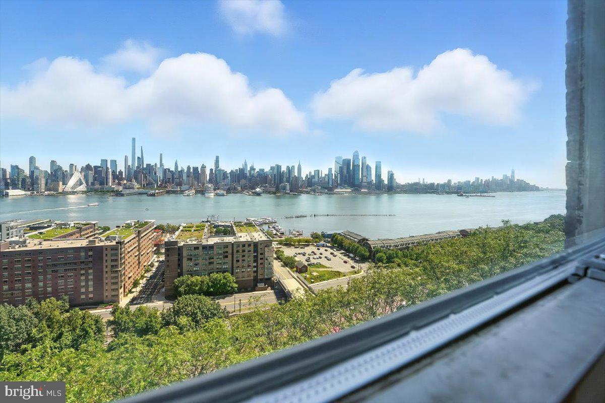 851 JOHN F. KENNEDY BOULEVARD E E1
