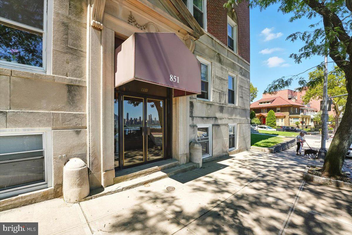 851 JOHN F. KENNEDY BOULEVARD E E1
