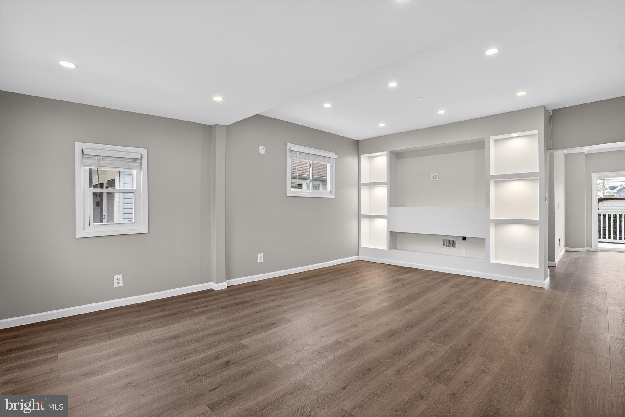 MOYERS PARK - Residential