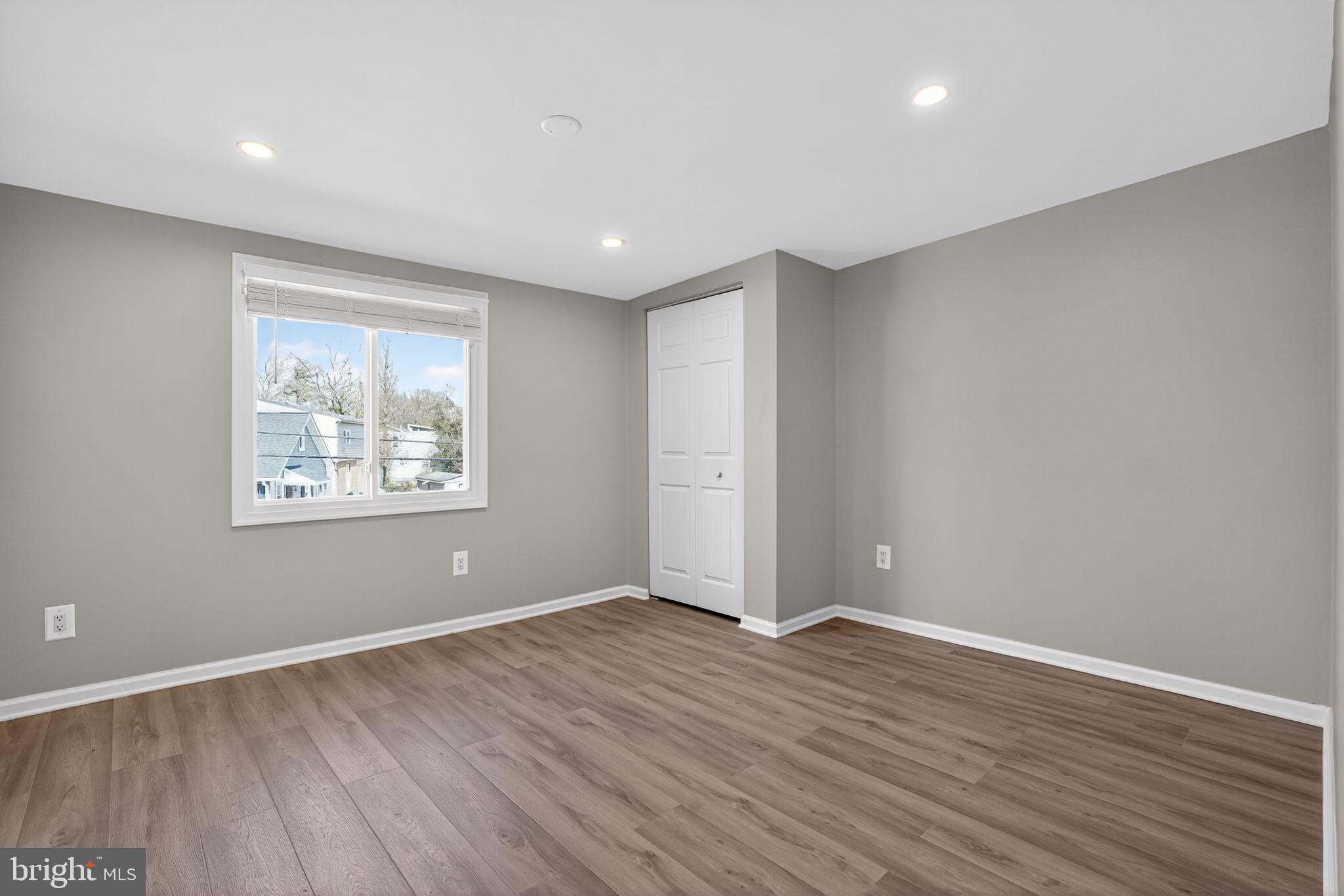 MOYERS PARK - Residential