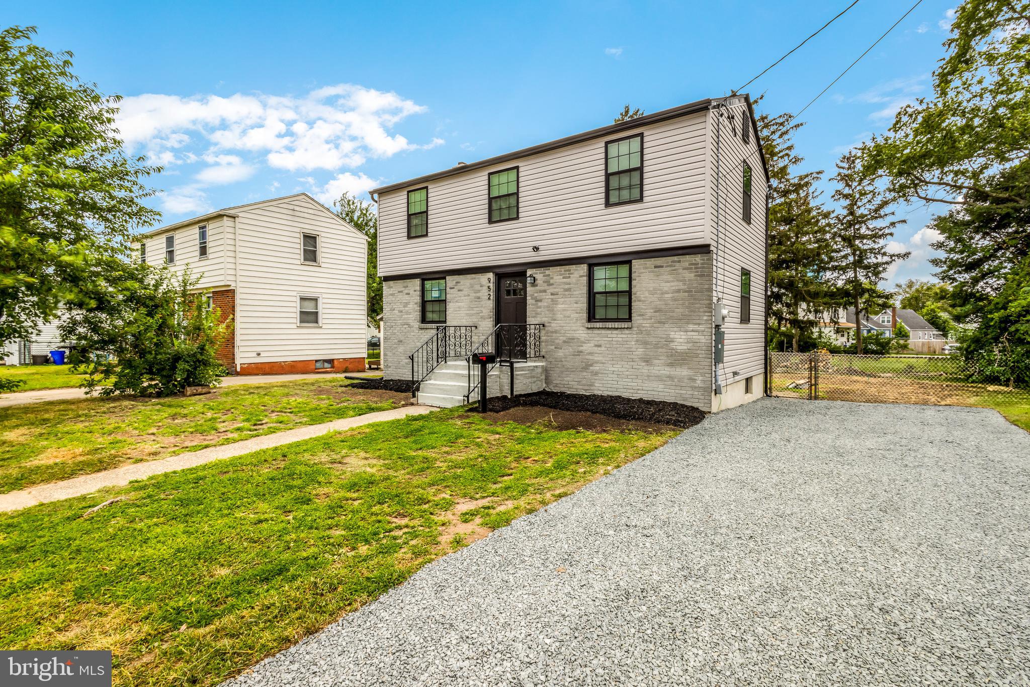 952 W BROWNING ROAD