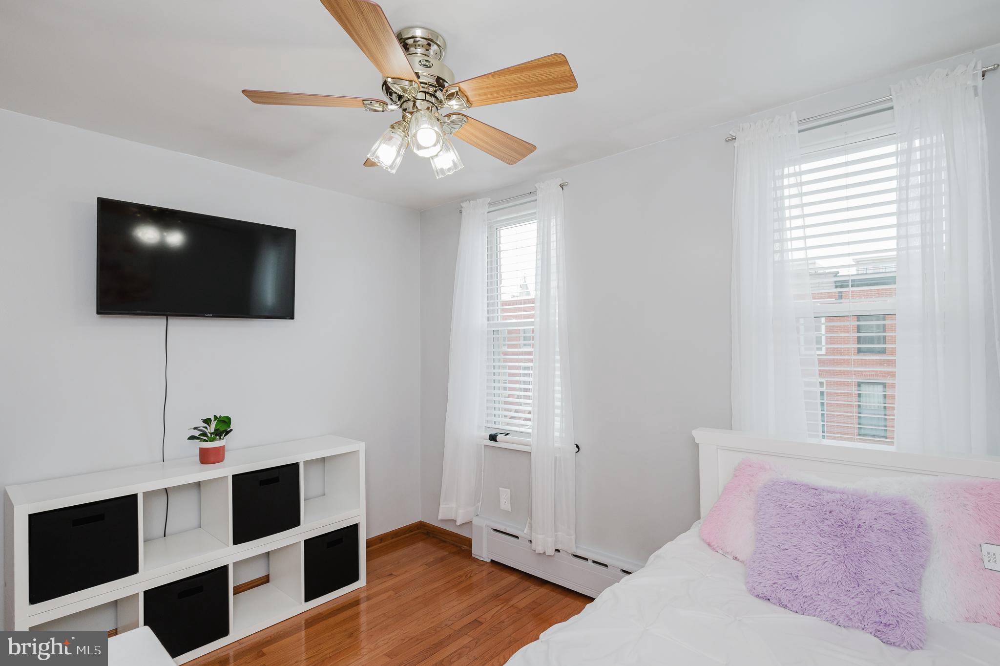 LOCUST POINT - Residential