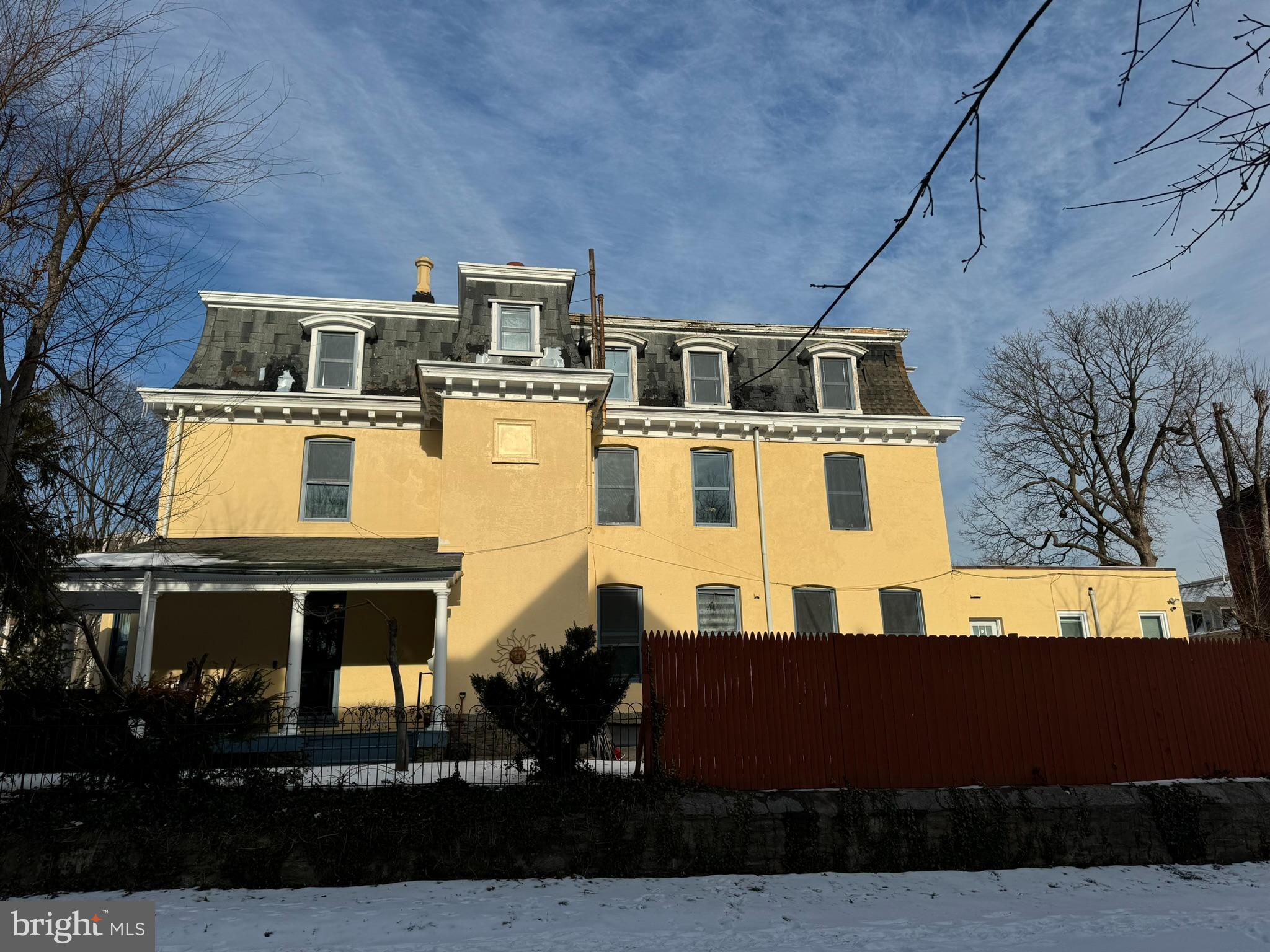 222 W WINONA STREET