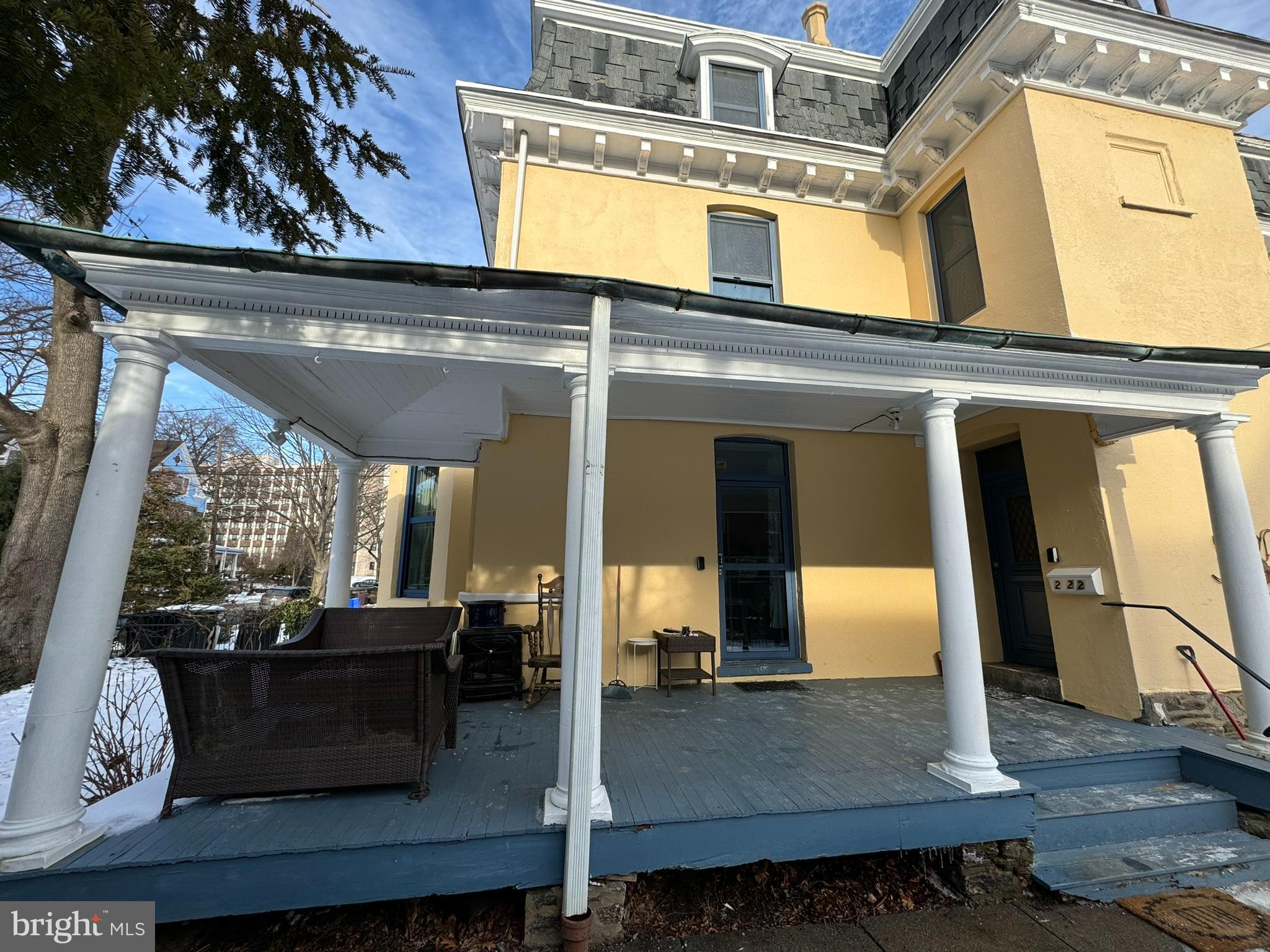 222 W WINONA STREET
